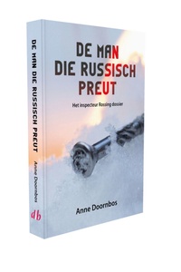 De man die Russisch preut