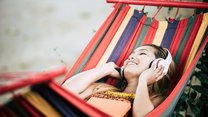 Nieuw op Storytel in augustus 2026: deze 6 nieuwe luisterboeken wil je niet missen