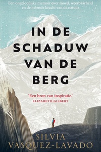 In de schaduw van de berg