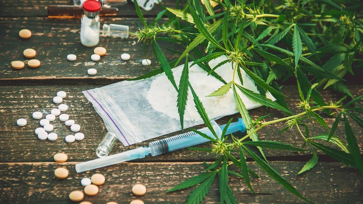 Nieuwe Andere Tijden-serie ‘Holland Drugsland’ duikt in het verleden van de Nederlandse drugswereld