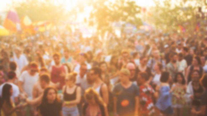 Lowlands krijgt eigen bioscoopfilm met Campingflight to Paradise