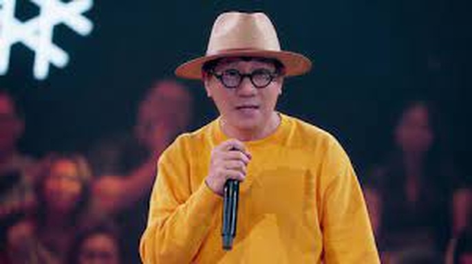 Sit Down with Stand Up Udom Taephanich