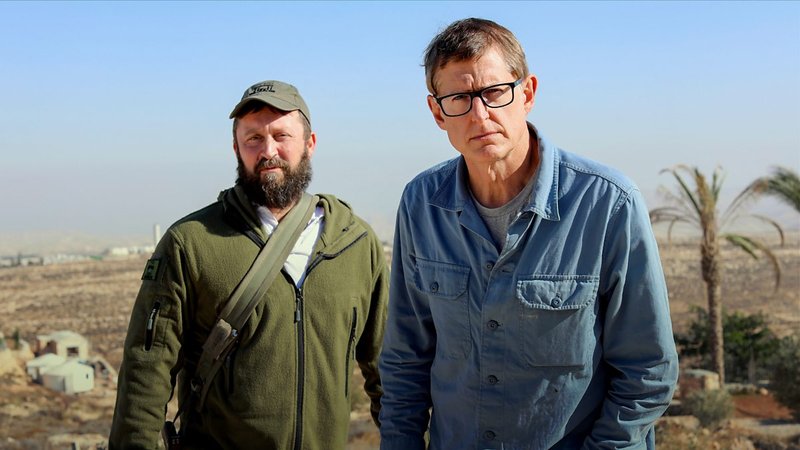 Hoe kijk je The Settlers van Louis Theroux in Nederland?