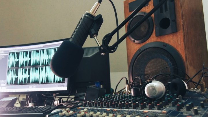 Nieuwe podcast ‘Promes: Bal of Bajes?’ duikt in het dubbelleven van Quincy Promes