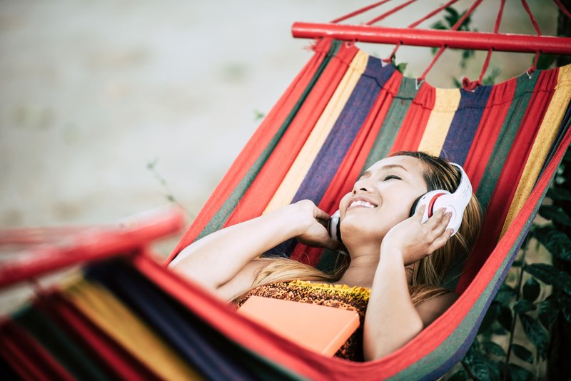 Nieuw op Storytel in augustus 2026: deze 6 nieuwe luisterboeken wil je niet missen