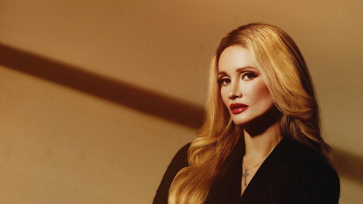 Ex-Playboy bunny Holly Madison komt met nieuw seizoen The Playboy Murders