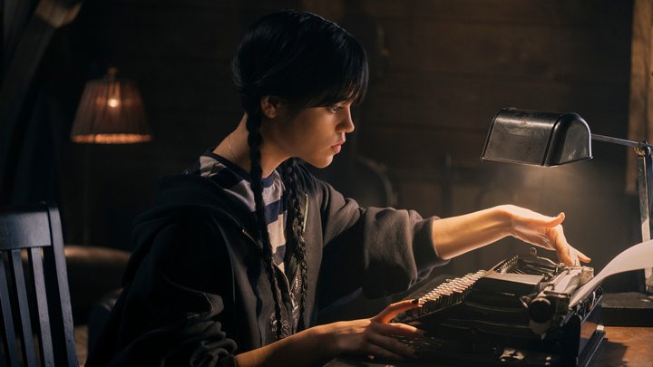Wednesday Seizoen 1 is binnenkort beschikbaar op Blu-ray en DVD!