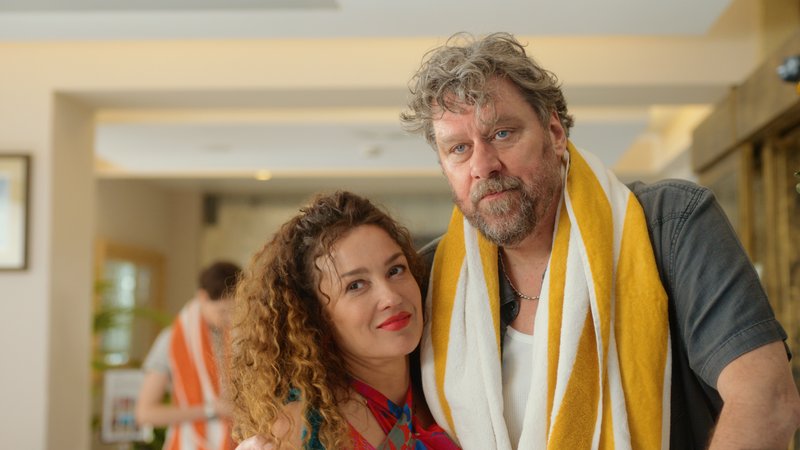 SkyShowtime deelt eerste trailer van nieuwe komedieserie All In