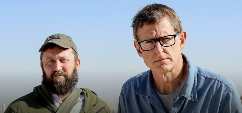 Zo kijk je The Settlers, de nieuwe Louis Theroux-documentaire, vanuit Nederland